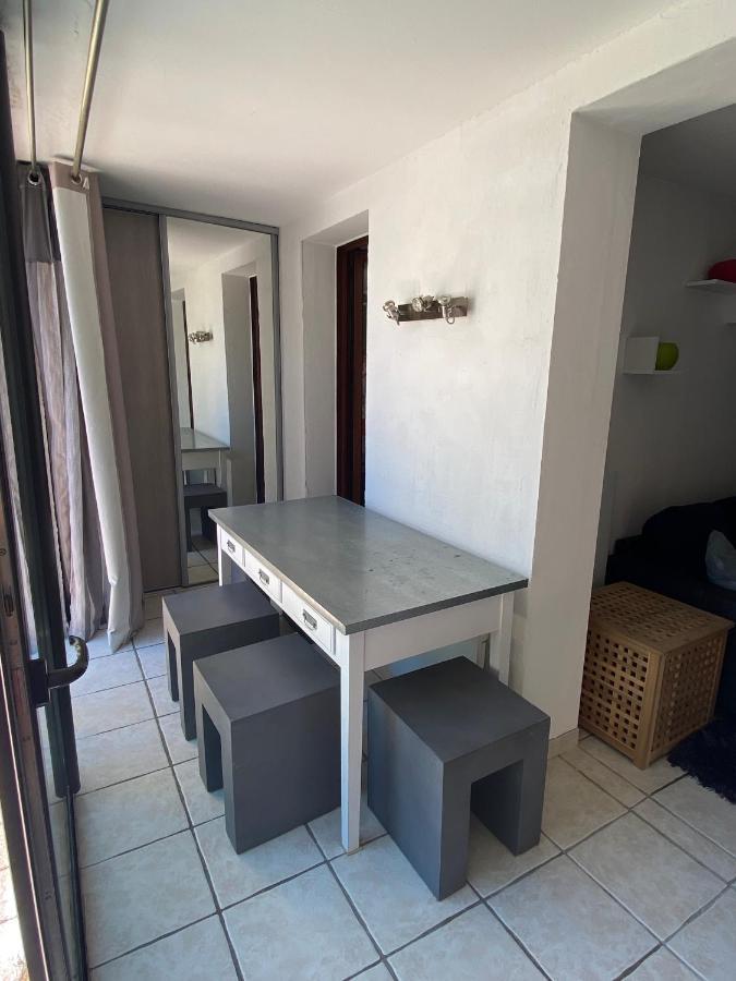 Logement Entier T2 Climatise, Parking Gratuit, Jardin, Plage A 2Min A Pied Sanary-sur-Mer Luaran gambar