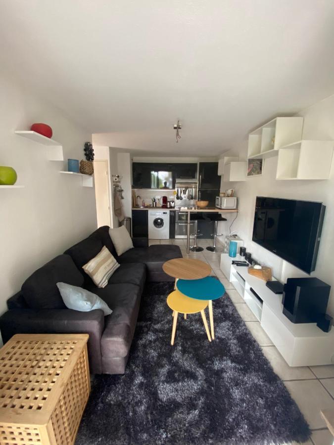 Logement Entier T2 Climatise, Parking Gratuit, Jardin, Plage A 2Min A Pied Sanary-sur-Mer Luaran gambar